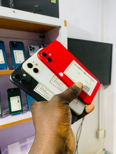 UK Used Apple iPhone 11 – 64GB, 100% Battery Health, Face ID Active