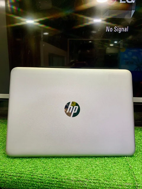 HP EliteBook Folio 1040 G3 – 14” FHD, Intel Core i5, 8GB RAM, 256GB SSD, Backlit Keyboard