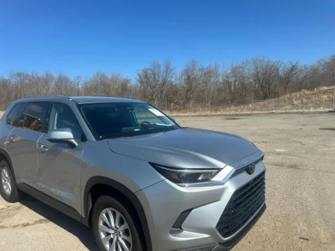 024 Toyota Highlander: The Versatile 3-Row SUV Designed for Today's Family.